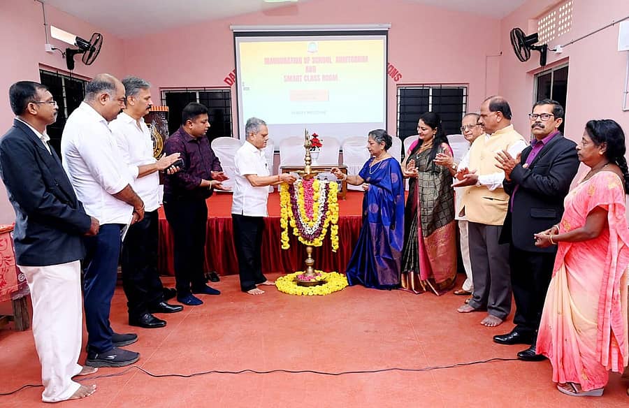 ಕಾಪು ದಂಡತೀರ್ಥ ಶಾಲೆಯ ಶತಮಾನೋತ್ಸವ ಕಟ್ಟಡದಲ್ಲಿ ಸಭಾಭವನ, ಸ್ಮಾರ್ಟ್‌ಕ್ಲಾಸ್ ವಿಭಾಗವನ್ನು ಉದ್ಘಾಟಿಸಲಾಯಿತು