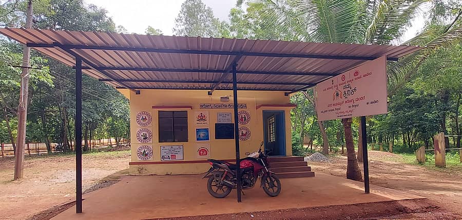 ಶಿಗ್ಗಾವಿ ತಾಲ್ಲೂಕಿನ ಗಂಗೇಬಾವಿ ಕೆ.ಎಸ್.ಆರ್.ಪಿ 10ನೇ ಪಡೆ ಕಚೇರಿ ಆವರಣದಲ್ಲಿ ಆರಂಭವಾದ ನಮ್ಮ ಕ್ಲಿನಿಕ್ ಆಸ್ಪತ್ರೆ
