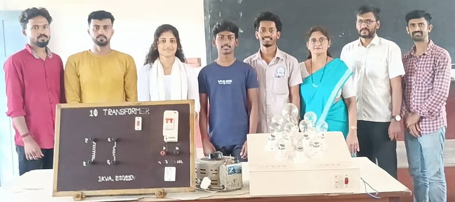 ಅಂತರರಾಷ್ಟ್ರೀಯ ಯೂತ್ ಸಮ್ಮಿಟ್‌ಗೆ ಆಯ್ಕೆಯಾಗಿರುರುವ ಮೂಡುಬಿದಿರೆಯ ಎಸ್.ಎನ್ ಪಾಲಿಟೆಕ್ನಿಕ್‌ನ ಐವರು ವಿದ್ಯಾರ್ಥಿಗಳೊಂದಿಗೆ ಪ್ರಾಂಶುಪಾಲೆ ನೊರೊನ್ಹಾ ತರೀನಾ ರೀಟಾ ಹಾಗೂ ಎನ್ಎಸ್ಎಸ್ ಅಧಿಕಾರಿಗಗಳು ಇದ್ದಾರೆ 