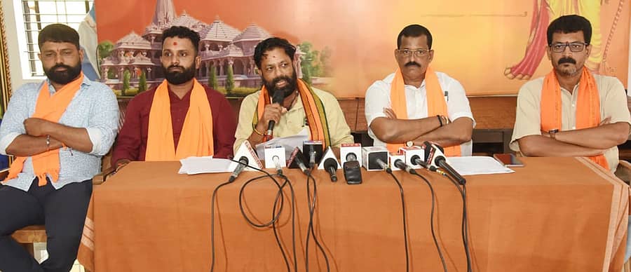 ಸುದ್ದಿಗೋಷ್ಠಿಯಲ್ಲಿ ಸುನಿಲ್ ಕೆ.ಆರ್ ಮಾತನಾಡಿದರು. ನವೀನ್ ಮೂಡುಶೆಡ್ಡೆ, ಪ್ರದೀಪ್ ಸರಿಪಲ್ಲ, ಎಚ್.ಕೆ.ಪುರುಷೋತ್ತಮ್ ಹಾಗೂ ಹರೀಶ್ ಶೇಟ್ ಭಾಗವಹಿಸಿದ್ದರು