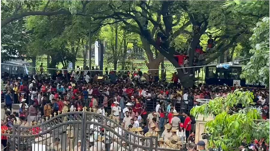 <div class="paragraphs"><p>ಚಿನ್ನಸ್ವಾಮಿ ಕ್ರೀಡಾಂಗಣ</p></div>