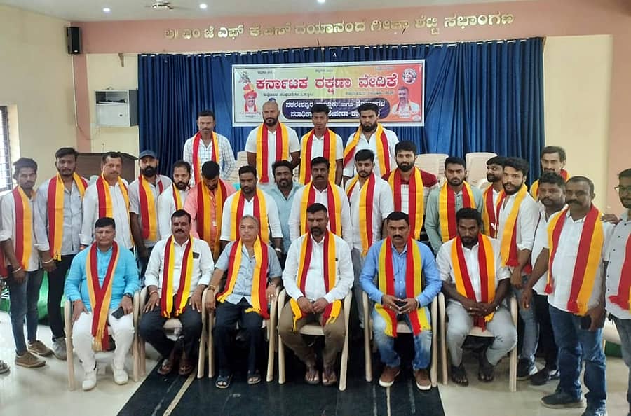 ಸಕಲೇಶಪುರ ತಾಲ್ಲೂಕು ಕರ್ನಾಟಕ ರಕ್ಷಣಾ ವೇದಿಕೆಯ (ನಾರಾಯಣಗೌಡ ಬಣ) ನೂತನ ಪದಾಧಿಕಾರಿಗಳು