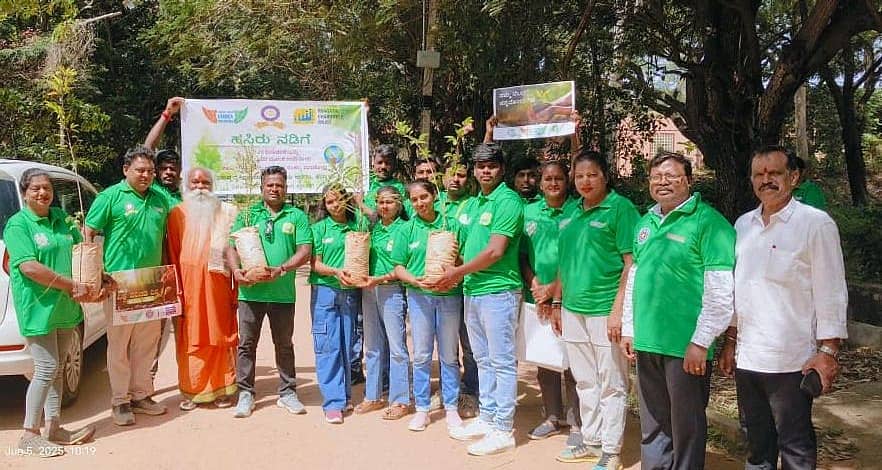ಬೆಂಗಳೂರಿನ ಹೆಬ್ಬಾಳದ ಪಶು ವಿಜ್ಞಾನ ಕಾಲೇಜು ಆವರಣದಲ್ಲಿ ಸಸಿಗಳನ್ನು ನಾಟಿ ಮಾಡುವ ಮೂಲಕ ಪರಿಸರ ದಿನ ಆಚರಿಸಲಾಯಿತು