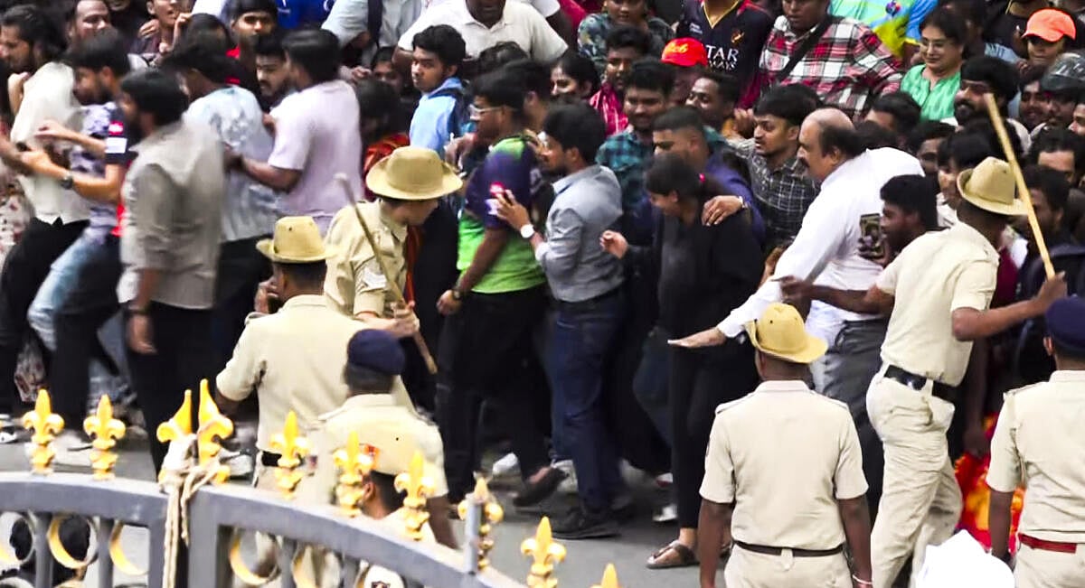 RCB tragedy Bengaluru: ವಿಜಯೋತ್ಸವದ ವೇಳೆ ಕಾಲ್ತುಳಿತದಲ್ಲಿ 11 ಅಭಿಮಾನಿಗಳ ಮೃತ್ಯು