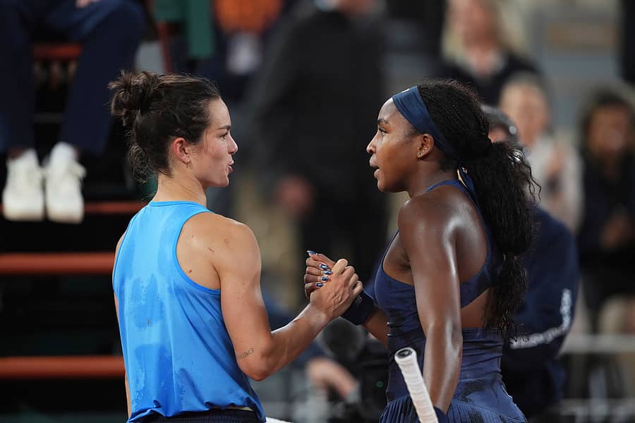 <div class="paragraphs"><p>ಅಮೆರಿಕದ ಕೊಕೊ ಗಾಫ್‌ (ಬಲ) ಅವರನ್ನು ಅಭಿನಂದಿಸಿದ&nbsp;ಫ್ರಾನ್ಸ್‌ನ ಲೋಯಿಸ್ ವಸ್ಸೂನ್ </p></div>