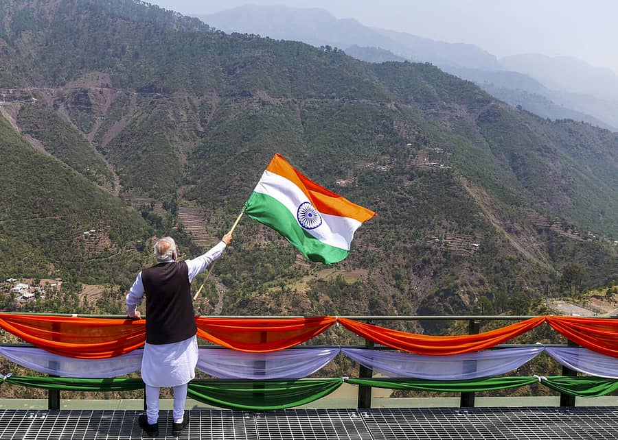 <div class="paragraphs"><p>ಕಾಶ್ಮೀರದ ರಿಯಾಸಿ ಜಿಲ್ಲೆಯ ಕಟ್ರಾ ಬಳಿ ಚೆನಾಬ್‌ ನದಿಗೆ ನಿರ್ಮಿಸಿರುವ, ವಿಶ್ವದ ಅತ್ಯಂತ ಎತ್ತರದ ರೈಲ್ವೆ ಸೇತುವೆಯನ್ನು ಪ್ರಧಾನಿ ನರೇಂದ್ರ ಮೋದಿ ಗುರುವಾರ ಉದ್ಘಾಟಿಸಿದರು.</p></div>