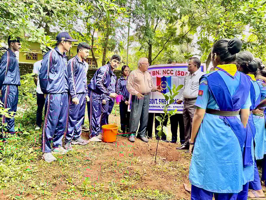 ಬಾರ್ಕೂರು ಶ್ರೀಮತಿ ರುಕ್ಮಿಣಿ ಶೆಡ್ತಿ ಸ್ಮಾರಕ ನ್ಯಾಷನಲ್ ಸರ್ಕಾರಿ ಪ್ರಥಮ ದರ್ಜೆ ಕಾಲೇಜಿನಲ್ಲಿ ಪರಿಸರ ದಿನ ಆಚರಿಸಲಾಯಿತು