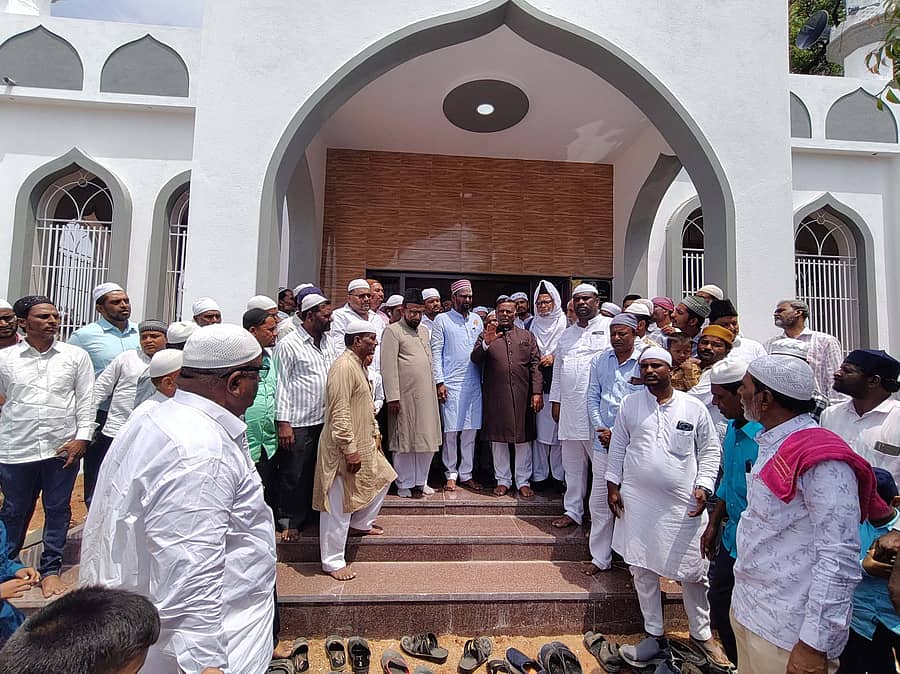 ಇಳಕಲ್ ಈದ್ಗಾ ಮೈದಾನದಲ್ಲಿ ನಿರ್ಮಿಸಲಾದ ಈದ್ಗಾ ಮಸೀದಿಯನ್ನು ಶಾಸಕ ವಿಜಯಾನಂದ ಕಾಶಪ್ಪನವರ ಉದ್ಘಾಟಿಸಿದರು