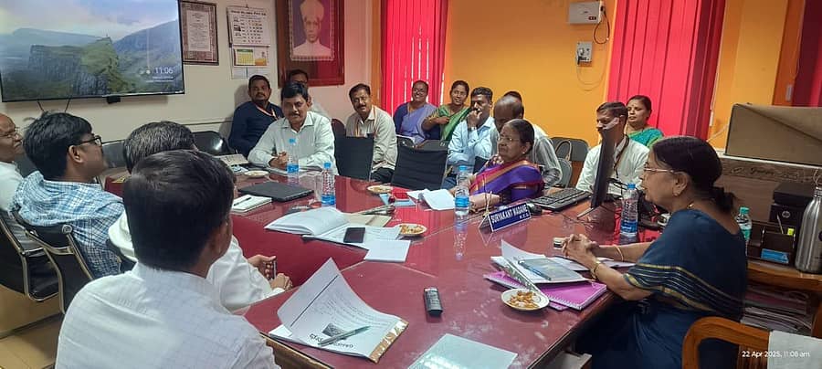 ಕಲಬುರಗಿಯ ಡಿಡಿಪಿಐ ಕಚೇರಿಯಲ್ಲಿ ಶಿಕ್ಷಣ ತಜ್ಞರ ಸಮಿತಿ ಅಧ್ಯಕ್ಷೆ ಛಾಯಾ ದೇಗಾಂವಕರ್‌ ಅವರ ನೇತೃತ್ವದಲ್ಲಿ ನಡೆದಿದ್ದ ಅಧಿಕಾರಿಗಳೊಂದಿಗಿನ ಸಭೆ