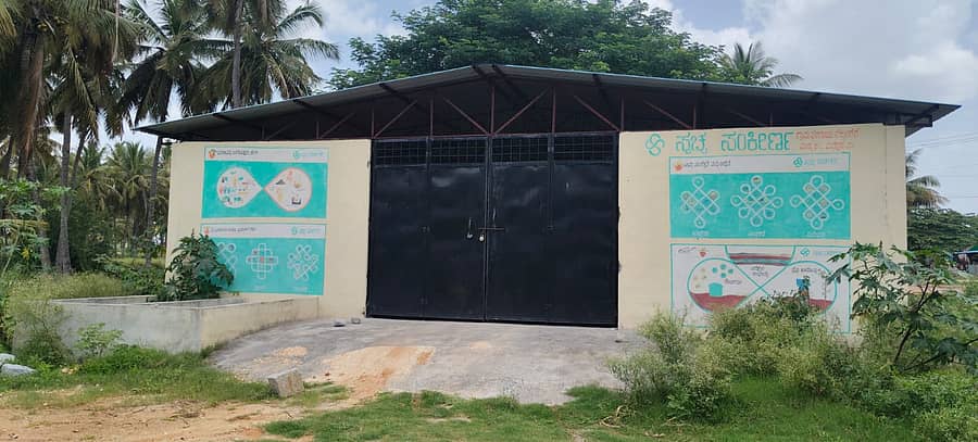ಮದ್ದೂರು ತಾಲ್ಲೂಕಿನ ಗೆಜ್ಜಲಗೆರೆ ಗ್ರಾಮದಲ್ಲಿ ಹಲವಾರು ತಿಂಗಳ ಹಿಂದೆಯೇ ನಿರ್ಮಾಣವಾಗಿರುವ ‘ಸ್ವಚ್ಛ ಸಂಕೀರ್ಣ’ ಕಟ್ಟಡವು ಕಾರ್ಯಾರಂಭಗೊಳ್ಳದ ಕಾರಣ ನಿರುಪಯುಕ್ತವಾಗಿದೆ