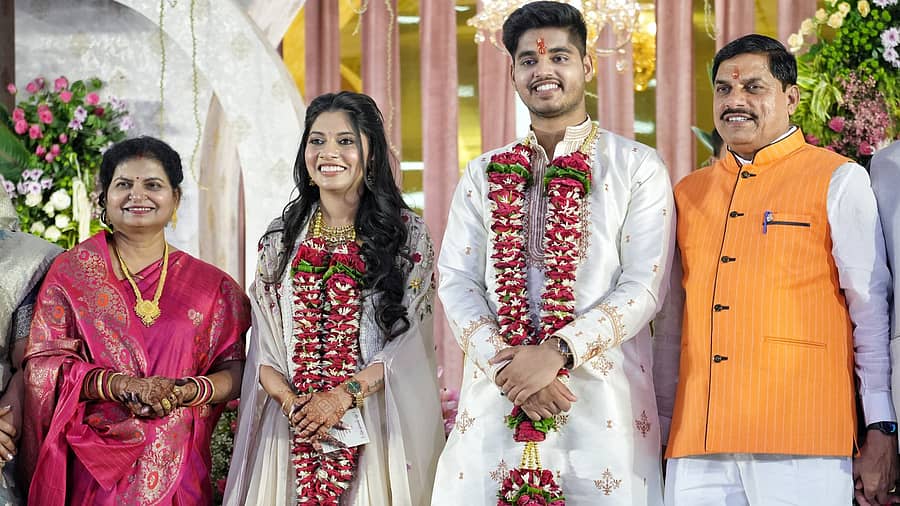 <div class="paragraphs"><p>ಮಧ್ಯಪ್ರದೇಶದ ಮುಖ್ಯಮಂತ್ರಿ ಮೋಹನ್ ಯಾದವ್ ಅವರ ಕಿರಿಯ ಪುತ್ರ ಅಭಿಮನ್ಯು ಯಾದವ್ ಅವರ ನಿಶ್ಚಿತಾರ್ಥ ಭಾನುವಾರ ಸರಳವಾಗಿ ಭೋಪಾಲ್ನ ಅವರ ಮನೆಯಲ್ಲಿ ನೆರವೇರಿತು.</p></div>