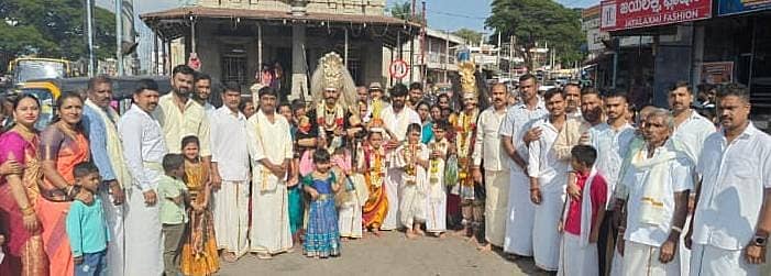 ಕುಶಾಲನಗರದ ರಾಮಲಿಂಗ ಚೌಡೇಶ್ವರಿ ಅಮ್ಮನವರ ವಾರ್ಷಿಕೋತ್ಸವ ಸೋಮವಾರ ಶ್ರದ್ಧಾಭಕ್ತಿಯಿಂದ ನಡೆಯಿತು 