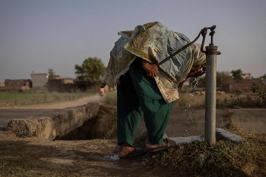 <div class="paragraphs"><p>ಪಾಕ್‌ನಲ್ಲಿ ಬಿಸಿಗಾಳಿ ತೀವ್ರ</p></div>