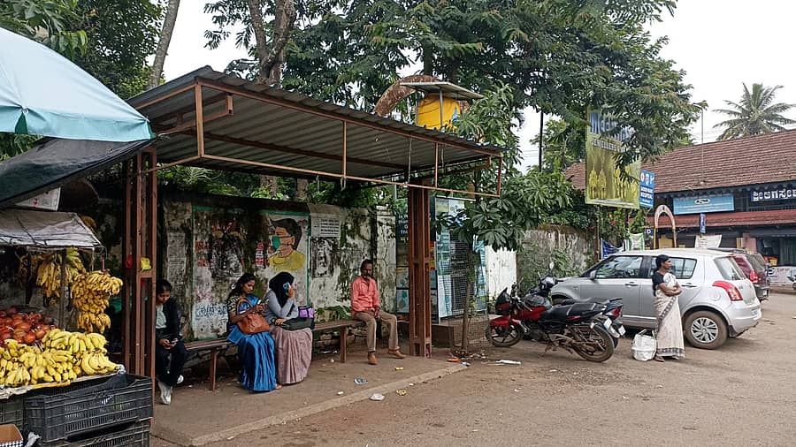 ಸಿದ್ದಾಪುರ ಬಸ್ನಿಲ್ದಾಣದಲ್ಲಿರುವ ಶೆಡ್