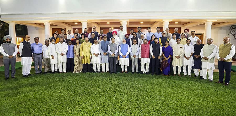 <div class="paragraphs"><p>ಸರ್ವಪಕ್ಷ ನಿಯೋಗಗಳನ್ನು ಭೇಟಿ ಮಾಡಿದ ಪ್ರಧಾನಿ ಮೋದಿ</p></div>