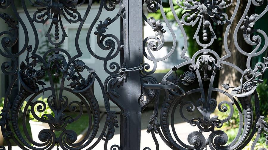 <div class="paragraphs"><p>ವಿಯನ್ನಾದಲ್ಲಿರುವ ಇಸ್ರೇಲ್‌ ರಾಯಭಾರ ಕಚೇರಿಗೆ ಬೀಗ ಹಾಕಲಾಗಿದೆ</p></div>