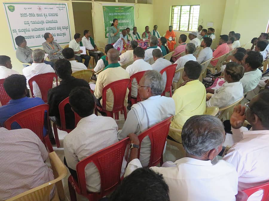 ಎಚ್.ಡಿ.ಕೋಟೆಯಲ್ಲಿ ನಾಗನಹಳ್ಳಿ ಜಿಲ್ಲಾ ಕೃಷಿ ತರಬೇತಿ ಕೇಂದ್ರದಿಂದ ನಡೆದ ತರಬೇತಿ ಕಾರ್ಯಕ್ರಮದಲ್ಲಿ ಸಸ್ಯರೋಗ ಶಾಸ್ತ್ರಜ್ಞೆ ಆರ್.ಎನ್.ಪುಷ್ಪಾ ಮಾತನಾಡಿದರು