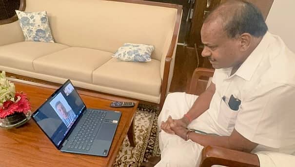 <div class="paragraphs"><p>ಇಸ್ರೇಲ್‌ನಲ್ಲಿರುವ&nbsp;ಕನ್ನಡಿಗರೊಂದಿಗೆ ಕೇಂದ್ರ ಸಚಿವ ಎಚ್.ಡಿ. ಕುಮಾರಸ್ವಾಮಿ ಮಾತುಕತೆ ನಡೆಸಿದರು</p></div>