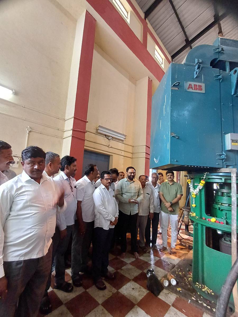 ಸಂಕೇಶ್ವರದಲ್ಲಿ ಹಿರಣ್ಯಕೇಶಿ ನದಿಯಿಂದ ಕೆರೆಗಳಿಗೆ ನೀರು ತುಂಬಿಸುವ ಕಾರ್ಯಕ್ಕೆ ಸೋಮವಾರ ಶಾಸಕ ನಿಖಿಲ ಕತ್ತಿ ಚಾಲನೆ ನೀಡಿದರು