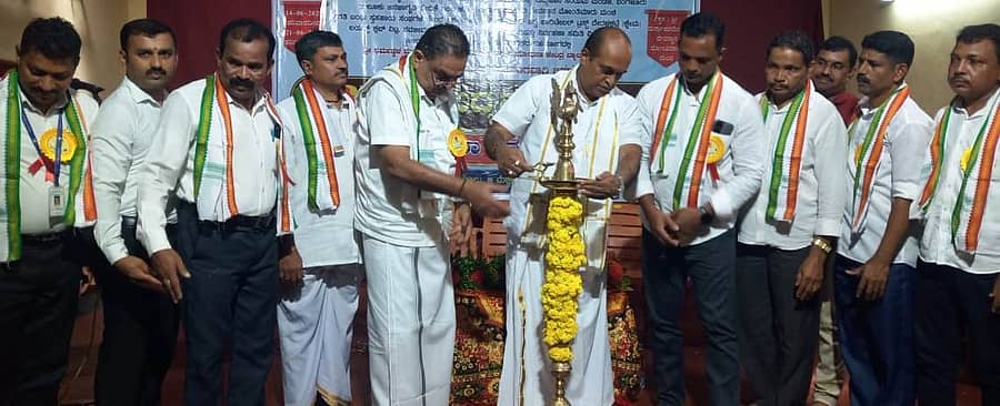ಬಂಟ್ವಾಳ ತಾಲ್ಲೂಕಿನ ಧರ್ಮಸ್ಥಳ ಗ್ರಾಮಾಭಿವೃದ್ಧಿ ಯೋಜನೆ ಮತ್ತು ಮೋತಿಮಾರು ಮದ್ಯವರ್ಜನ ವ್ಯವಸ್ಥಾಪನಾ ಸಮಿತಿ ವತಿಯಿಂದ ಭಾನುವಾರ ನಡೆದ  ಮದ್ಯವರ್ಜನ ಶಿಬಿರಕ್ಕೆ ಮಾಜಿ ಸಚಿವ ಬಿ.ರಮಾನಾಥ ರೈ ಚಾಲನೆ ನೀಡಿದರು