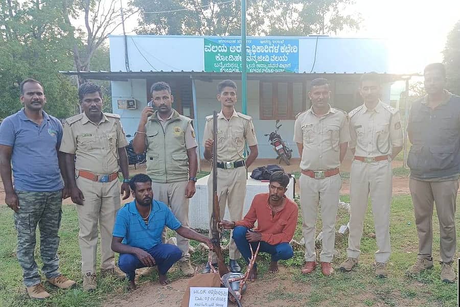 ಕನಕಪುರ ಕೋಡಿಹಳ್ಳಿ ಅರಣ್ಯ ಪ್ರದೇಶದಲ್ಲಿ ಅಕ್ರಮವಾಗಿ ಜಿಂಕೆ ಬೇಟೆಯಾಡಿದ್ದ ಆರೋಪಿಗಳನ್ನು ಬಂಧಿಸಿದರು ಅರಣ್ಯ ಇಲಾಖೆ ಅಧಿಕಾರಿಗಳು