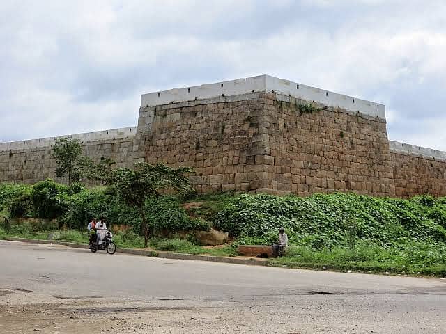 ಮಾಗಡಿ ಪಟ್ಟಣದಲ್ಲಿರುವ ಕೆಂಪೇಗೌಡರ ಕಾಲದ ಕೋಟೆಯ ಹೊರನೋಟ
ಪ್ರಜಾವಾಣಿ ಚಿತ್ರ: ಸುಧೀಂದ್ರ ಸಿ.ಕೆ