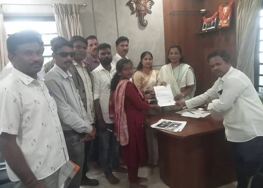 ಮೂಡಿಗೆರೆ ತಾಲ್ಲೂಕಿನ ಕಿರುಗುಂದ ಗ್ರಾಮ ಪಂಚಾಯಿತಿ ವ್ಯಾಪ್ತಿಯ ಕಾಮಗಾರಿಗಳಿಗೆ ಅನುದಾನ ಒದಗಿಸುವಂತೆ ಶಾಸಕಿ ನಯನಾ ಮೋಟಮ್ಮಗೆ ಮನವಿ ಸಲ್ಲಿಸಲಾಯಿತು