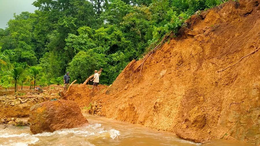 ಮೂರು ವರ್ಷಗಳ ಹಿಂದೆ ಸಾಗರ ತಾಲ್ಲೂಕಿನ ಅಂಬಾರಗುಡ್ಡದ ಬಳಿ ಗುಡ್ಡ ಕುಸಿದಿದ್ದ ನೋಟ (ಪ್ರಜಾವಾಣಿ ಸಂಗ್ರಹ ಚಿತ್ರ)