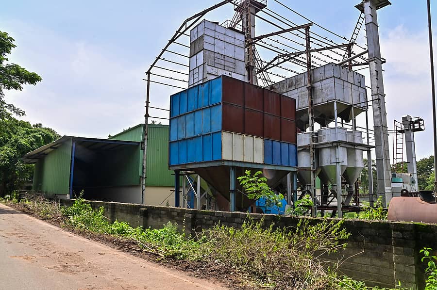 <div class="paragraphs"><p>ದಾವಣಗೆರೆಯ ಲೋಕಿಕೆರೆ ಕೈಗಾರಿಕಾ ಪ್ರದೇಶದ ಕೈಗಾರಿಕೆ</p></div>