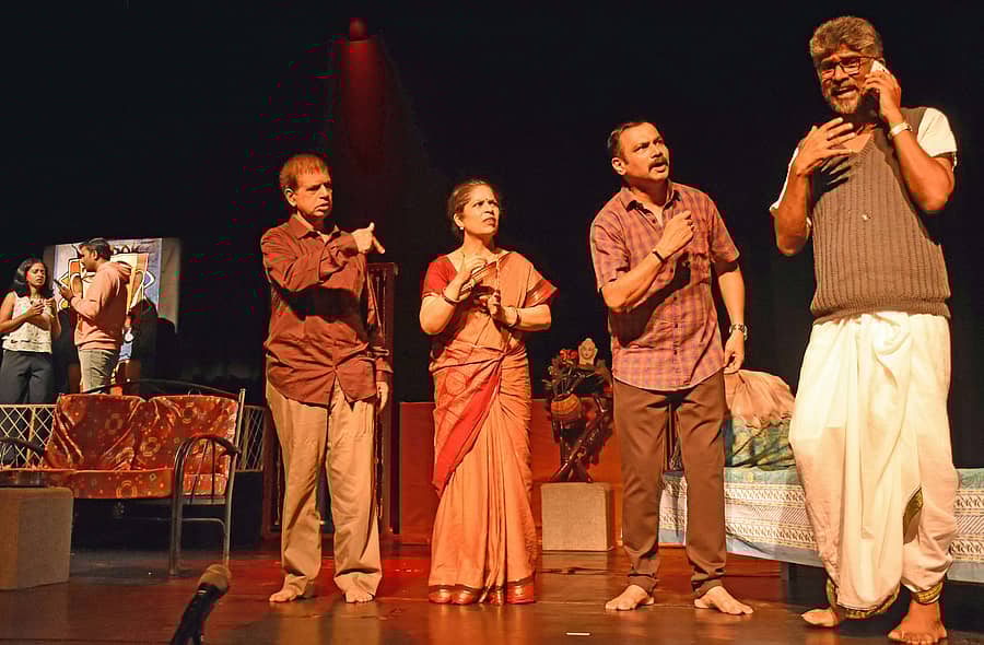 ‘ನಾಯಿ ಕಳೆದಿದೆ’ ನಾಟಕದ ದೃಶ್ಯ
