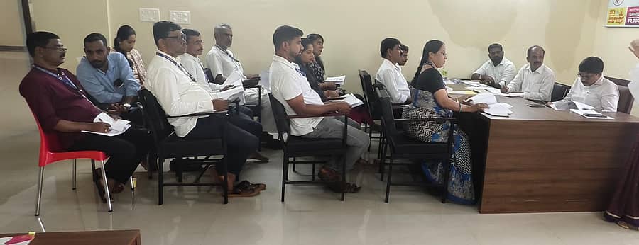 ತಾಲ್ಲೂಕು ಮಟ್ಟದ ಗ್ಯಾರಂಟಿ ಅನುಷ್ಠಾನ ಸಮಿತಿ ಸಭೆಯು ಸಮಿತಿ ಅಧ್ಯಕ್ಷ ಪದ್ಮನಾಭ ಸಾಲ್ಯಾನ್‌ ಅಧ್ಯಕ್ಷತೆಯಲ್ಲಿ ನಡೆಯಿತು
