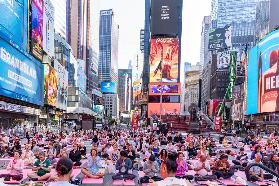 <div class="paragraphs"><p>ಅಮೆರಿಕದ ನ್ಯೂರ್ಯಾಕ್‌ನ ಟೈಮ್ಸ್‌ ಸ್ಕ್ವೇರ್‌ನಲ್ಲಿ ನೂರಾರು ಜನ ಯೋಗಪಟುಗಳು ಪ್ರದರ್ಶನ ನೀಡಿದರು</p></div>