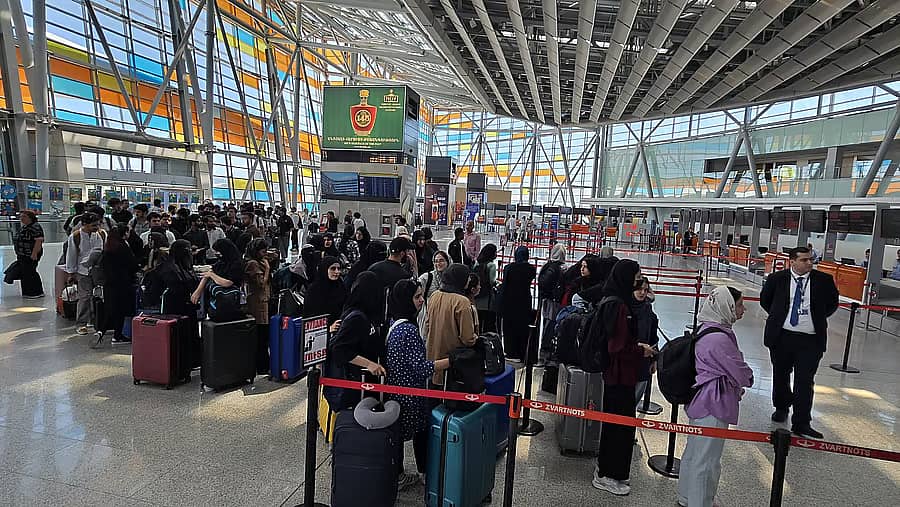 <div class="paragraphs"><p>ಇರಾನ್ನಿಂದ ತಾಯ್ನಾಡಿಗೆ ಮರಳಿದ ವಿದ್ಯಾರ್ಥಿಗಳು </p></div>