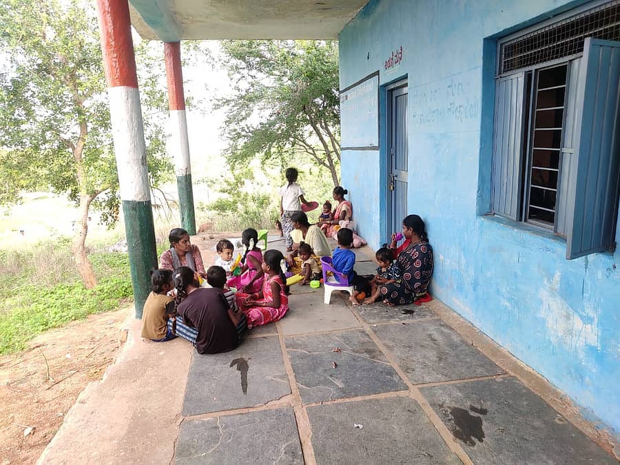 ಸಾಣಾಪುರ ಗ್ರಾಮ ಪಂಚಾಯುತಿ ವ್ಯಾಪ್ತಿಯ ಕರಿಯಮ್ಮನಗಡ್ಡೆ ಗ್ರಾಮದ ಕೂಸಿನ ಮನೆ ಬಳಿ ಬಳಕೆ ಬಾರದಂತಾದ ಶೌಚಾಲಯ