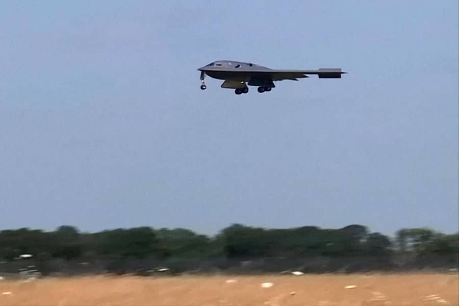 <div class="paragraphs"><p>ಅಮೆರಿಕದ ಬಿ-2 ಬಾಂಬರ್ ಯುದ್ಧ ವಿಮಾನ</p></div>