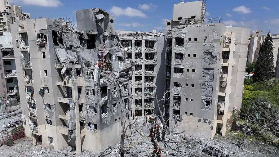 <div class="paragraphs"><p>ಇರಾನ್‌ ದಾಳಿ ಇಸ್ರೇಲ್‌ನಲ್ಲಿ ಹಾನಿಗೀಡಾದ ಕಟ್ಟಡಗಳು</p></div>