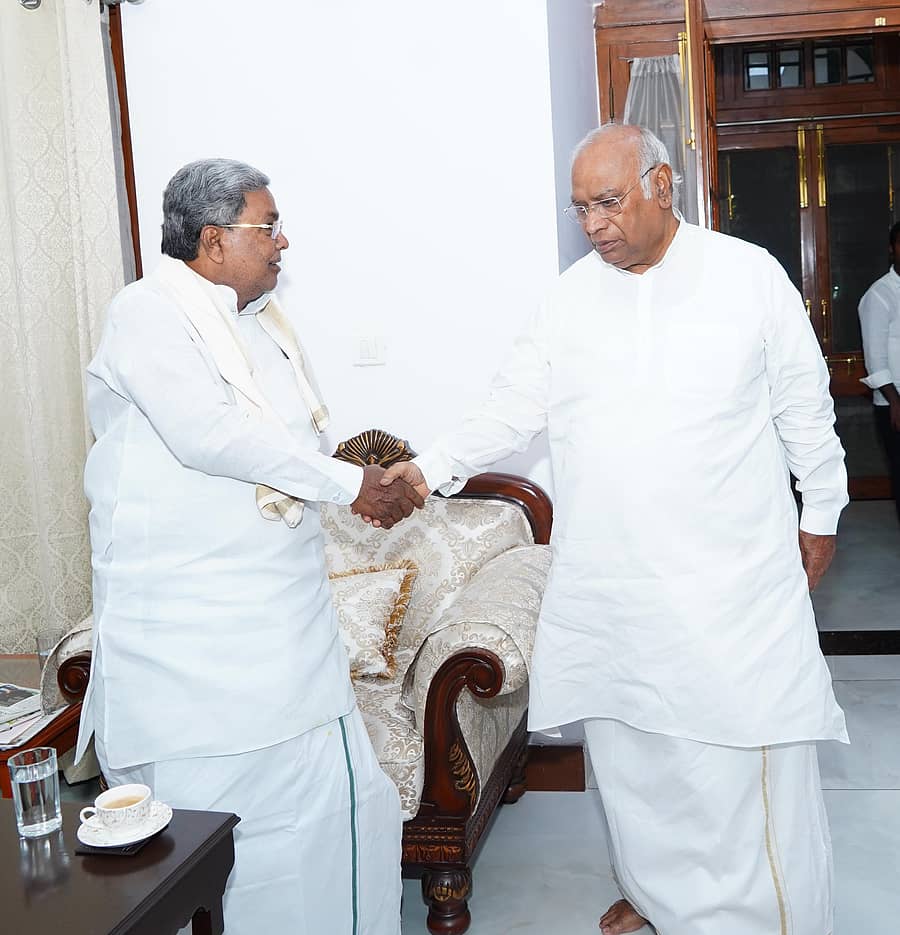 <div class="paragraphs"><p>ಸಿದ್ದರಾಮಯ್ಯ,&nbsp;ಮಲ್ಲಿಕಾರ್ಜುನ ಖರ್ಗೆ&nbsp;</p></div>