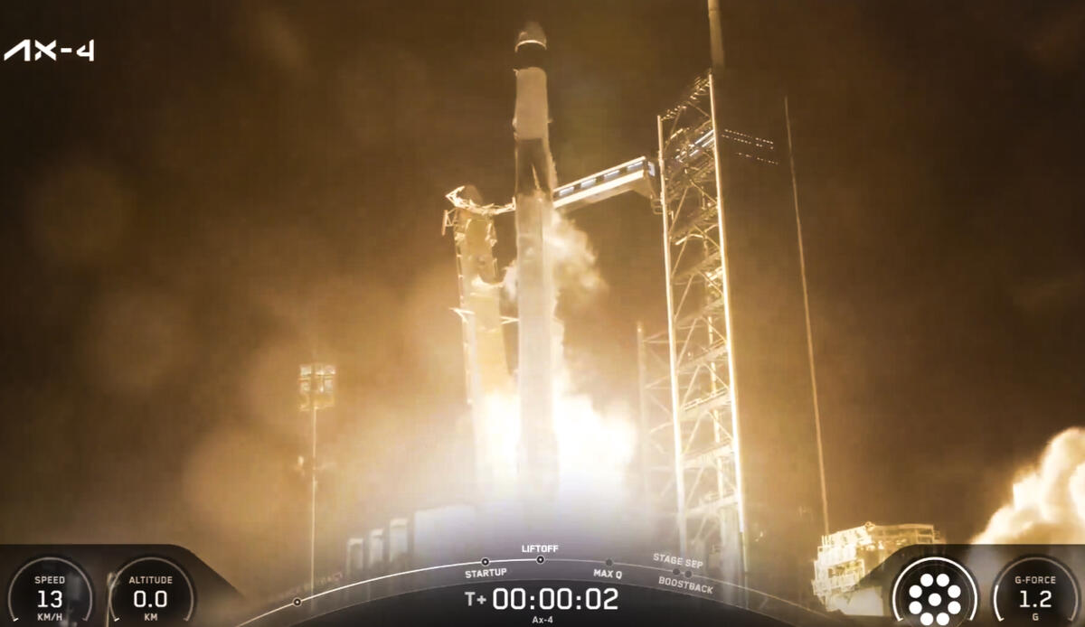 <div class="paragraphs"><p>39 ವರ್ಷದ ಶುಭಾಂಶು ಶುಕ್ಲಾ ಅಂತರಿಕ್ಷಯಾನ ಕೈಗೊಂಡಿರುವ ಭಾರತದ ಎರಡನೇ ಗಗನಯಾನಿ ಎಂಬ ಕೀರ್ತಿಗೆ ಭಾಜನರಾಗಿದ್ದಾರೆ.</p></div>