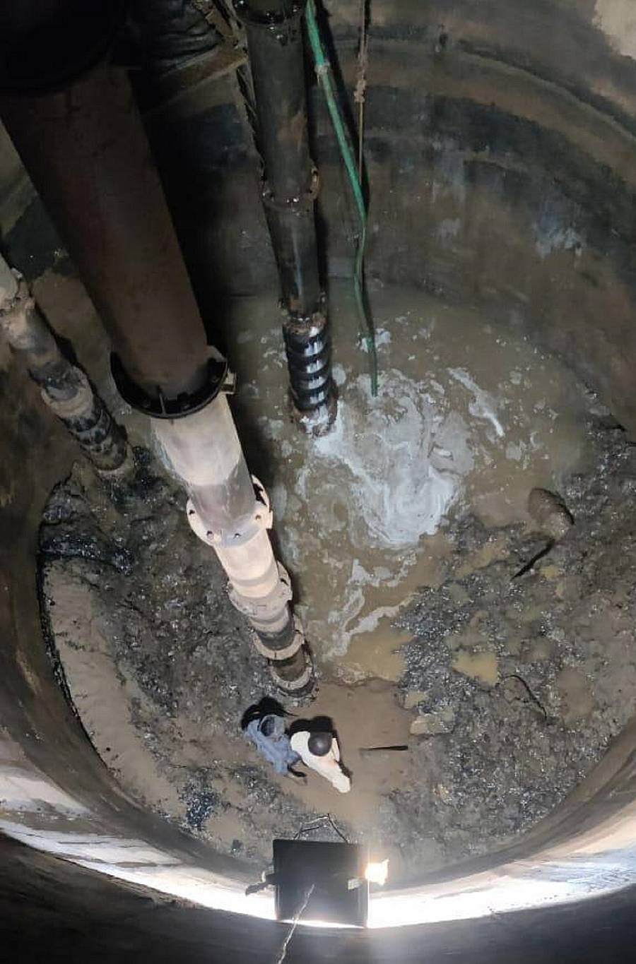 ಶಿರಸಿ ನಗರಕ್ಕೆ ಕುಡಿಯುವ ನೀರು ಪೂರೈಕೆ ಮಾಡುವ ಮಾರಿಗದ್ದೆ ಜಾಕ್‍ವೆಲ್ ಹೂಳಿನಿಂದ ಕೂಡಿದ್ದು, ಸ್ವಚ್ಛತೆ ಕಾರ್ಯ ನಡೆದಿರುವುದು