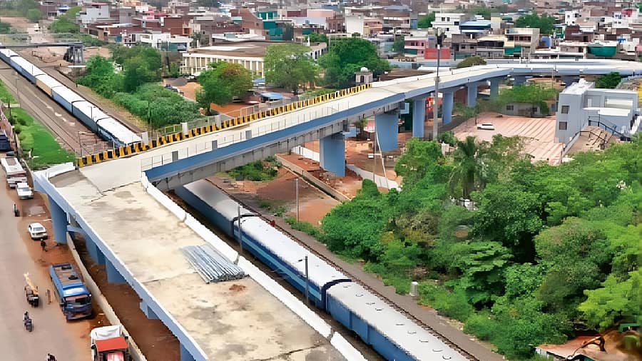 <div class="paragraphs"><p>ಭೋಪಾಲ್‌ನ&nbsp;ಐಷ್‌ಬಾಗ್‌ ಪ್ರದೇಶದಲ್ಲಿ ನಿರ್ಮಾಣಗೊಂಡಿರುವ ರೈಲ್ವೆ ಮೇಲ್ಸೇತುವೆ</p></div>