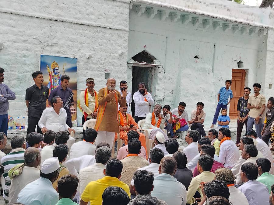 ಜೇವರ್ಗಿ ತಾಲ್ಲೂಕಿನ ಕಾಸರಭೋಸಗಾದಲ್ಲಿ ಪ್ರಮೋದ್ ಮುತಾಲಿಕ್‌ ಮಾತನಾಡಿದರು