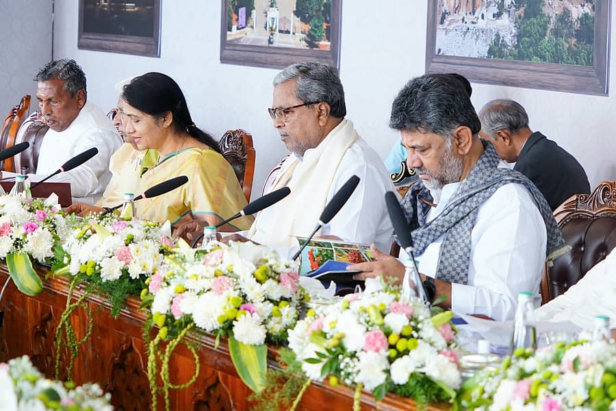 <div class="paragraphs"><p> ಸಚಿವ ಸಂಪುಟ ಸಭೆ</p></div>