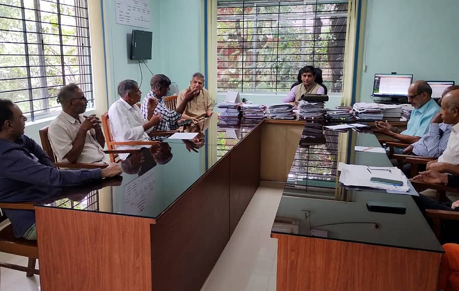 ಶಿರಸಿಯ ಬೆಟ್ಟ ಸುಸ್ಥಿರ ಅಭಿವೃದ್ಧಿ ಅಭಿಯಾನದ ನಿಯೋಗವು ಡಿಎಫ್ಒ ಜಿ.ಆರ್.ಅಜ್ಜಯ್ಯ ಅವರನ್ನು ಭೇಟಿ ಮಾಡಿ ಚರ್ಚಿಸಿತು