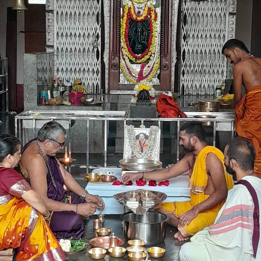 ವರದಳ್ಳಿಯ ಶ್ರೀಧರ ಆಶ್ರಮದ ಶ್ರೀಧರ ಸ್ವಾಮಿಗಳ ನಿರ್ಗುಣ ಪಾದುಕಾಪೂಜೆ ನೆರವೇರಿಸಲಾಯಿತು