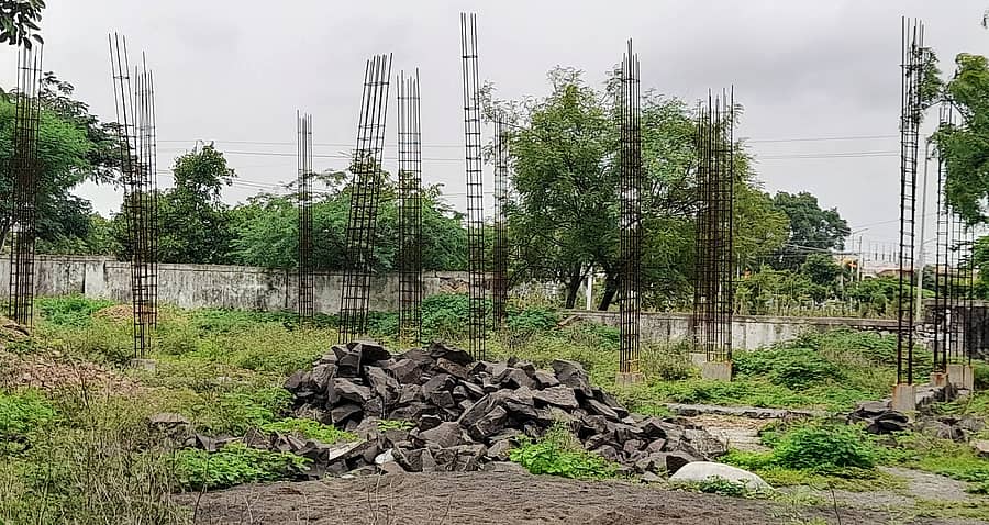 ದೇವರಹಿಪ್ಪರಗಿ ಪಟ್ಟಣದ ಪಶು ಆಸ್ಪತ್ರೆಯ ಆವರಣದಲ್ಲಿ ನೂತನ ಪಶುವೈದ್ಯಕೀಯ ಆಸ್ಪತ್ರೆಯ ಕಟ್ಟಡ ನಿರ್ಮಾಣ ಹಂತದಲ್ಲಿ ಅರ್ಧಕ್ಕೆ ನಿಂತಿದೆ