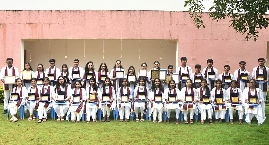 <div class="paragraphs"><p>ಬೆಳಗಾವಿಯ ವಿಟಿಯುವಿನಲ್ಲಿ ಶುಕ್ರವಾರ ನಡೆದ 25ನೇ ವಾರ್ಷಿಕ ಘಟಿಕೋತ್ಸವದಲ್ಲಿ (ಭಾಗ–1) ಚಿನ್ನದ ಪದಕ ಗಳಿಸಿದ ವಿದ್ಯಾರ್ಥಿಗಳು ಸಂಭ್ರಮಿಸಿದ್ದು ಹೀಗೆ</p></div>