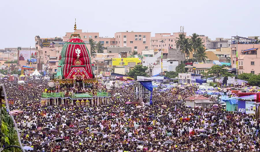 <div class="paragraphs"><p>ಪುರಿಯಲ್ಲಿ ಶನಿವಾರ ಜರುಗಿದ ಜಗನ್ನಾಥ ಸ್ವಾಮಿ ಮೂರ್ತಿಯಿದ್ದ ಬಹುದಾ ರಥಯಾತ್ರೆಗೆ&nbsp; ಅಸಂಖ್ಯಾತ ಭಕ್ತರು ಸಾಕ್ಷಿಯಾದರು. </p></div>