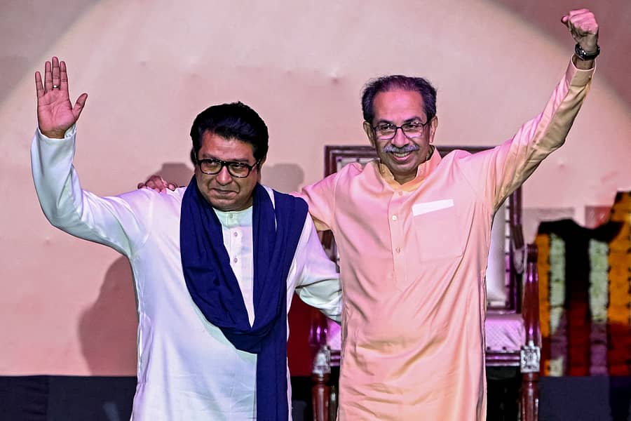 ವರ್ಲಿಯಲ್ಲಿ ಆಯೋಜಿಸಿದ್ದ ‘ವಿಜಯ’ ರ್‍ಯಾಲಿಯಲ್ಲಿ ಎಂಎನ್‌ಎಸ್‌ ಮುಖ್ಯಸ್ಥ ರಾಜ್‌ ಠಾಕ್ರೆ ಹಾಗೂ ಶಿವಸೇನಾ (ಉದ್ಧವ್‌ ಬಣ) ಮುಖ್ಯಸ್ಥ ಉದ್ಧವ್‌ ಠಾಕ್ರೆ ಅವರು ಒಟ್ಟಿಗೆ ವೇದಿಕೆ ಹಂಚಿಕೊಂಡರು –ಎಎಫ್‌ಪಿ ಚಿತ್ರ