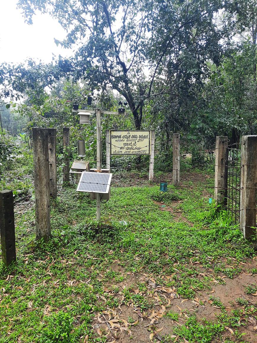 ಶಿರಸಿಯ ಜಾನ್ಮನೆ ಪಂಚಾಯಿತಿ ವ್ಯಾಪ್ತಿಯಲ್ಲಿರುವ ಮಳೆ ಮಾಪನ ಕೇಂದ್ರ 