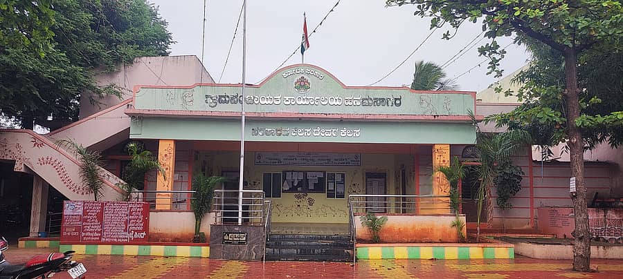 ಹನುಮಸಾಗರ ಗ್ರಾಮ ಪಂಚಾಯಿತಿಯ ಹೊರನೋಟ